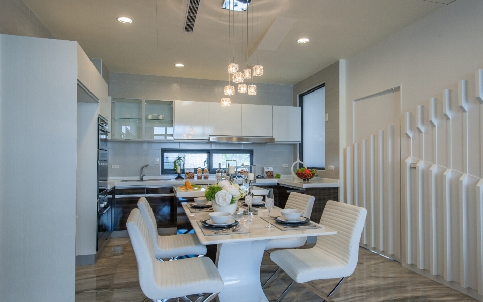 现代风格餐厨空间设计图片