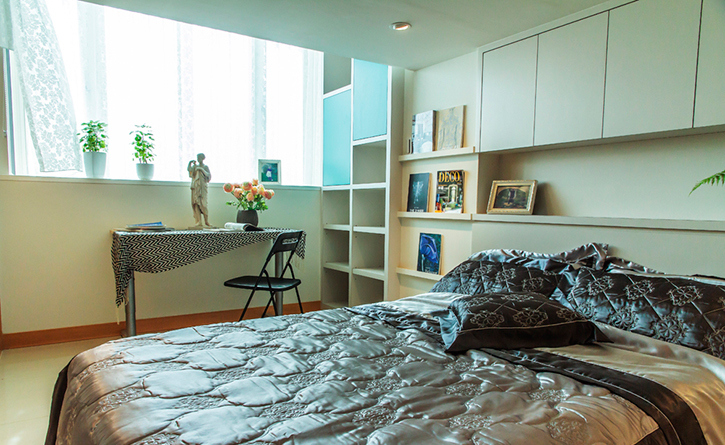 现代风格主卧房效果图