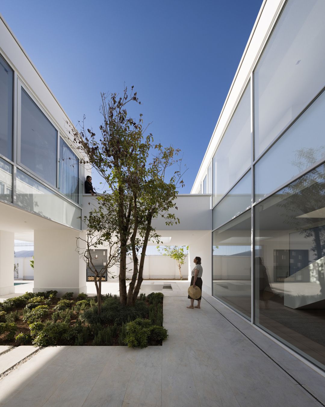 Shahrzad Villa / Kanisavaran Office