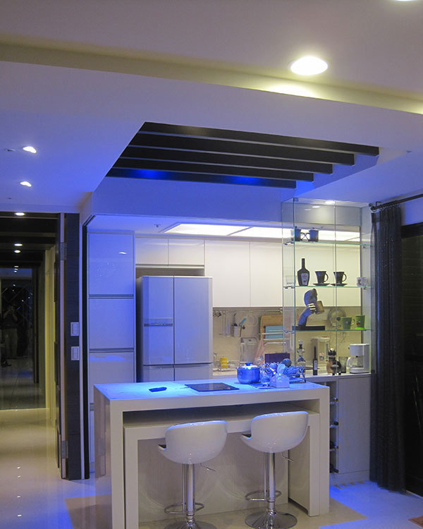 现代风格餐厨区设计效果图